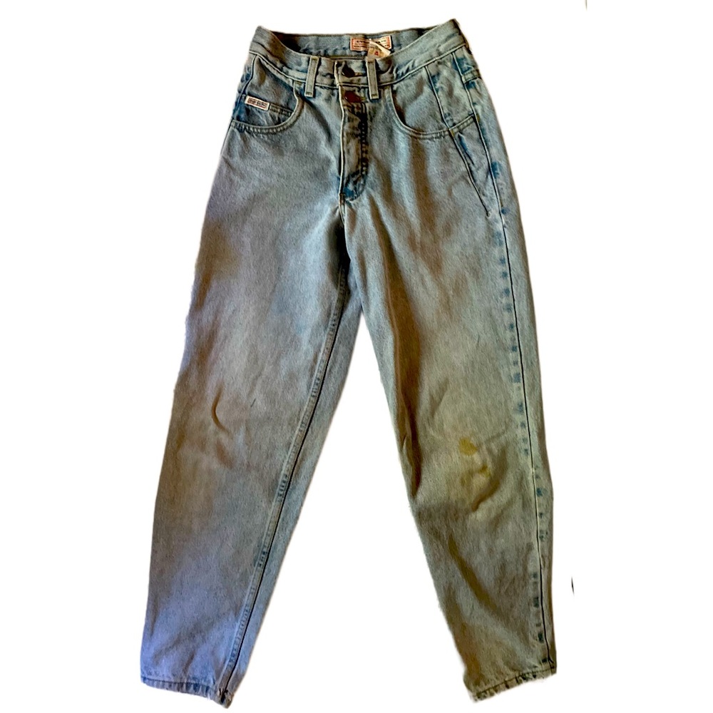Has mild grass stain, other than that mint condition. Vintage Guess.